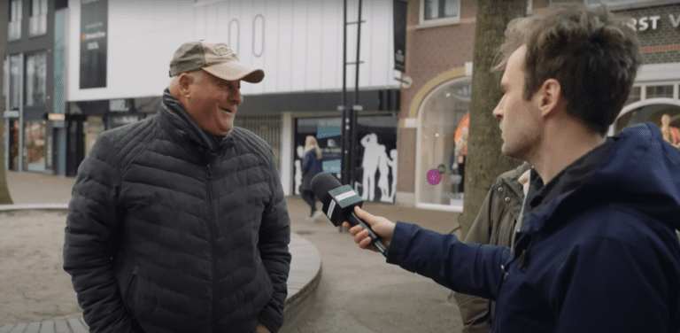 Mensen interviewen op straat over vlees eten met Tim Maalderink van Plakshot.
