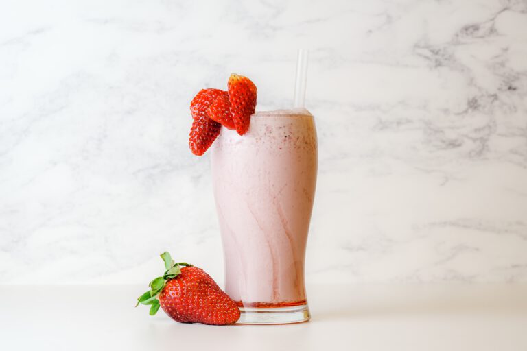vegan maaltijdshake met aardbei