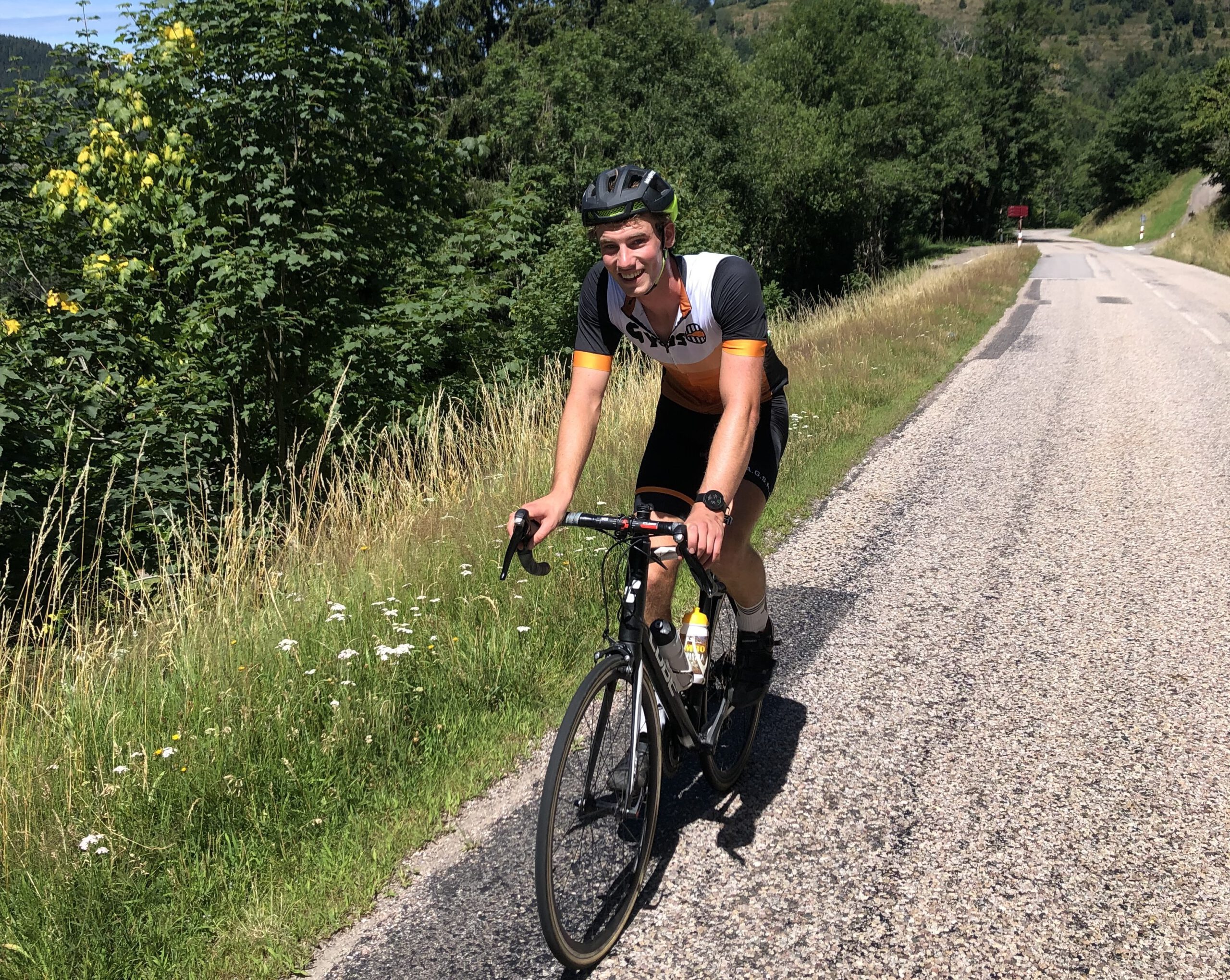 Wielrenner vegan in de natuur