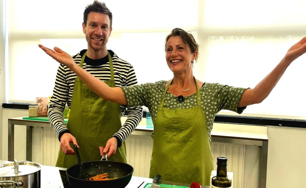 Bob ter Haak en Ester vegan kokend
